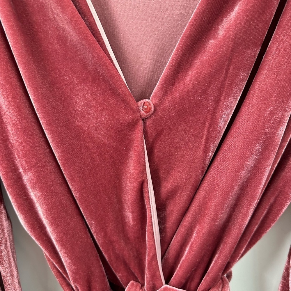 FRAICHE Allegra’s pink burnout velvet wrap on The Flash “Armageddon” romper - Picture 4 of 13